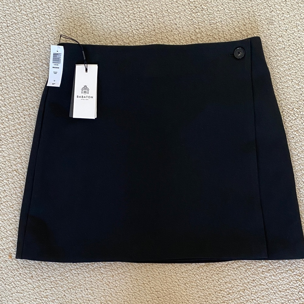 Aritzia Babaton Madden black mini skirt